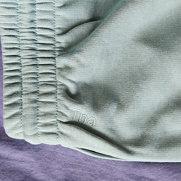 Aritzia TNA Airy Fleece Slim Sweatpant Green S - Picture 6 of 8